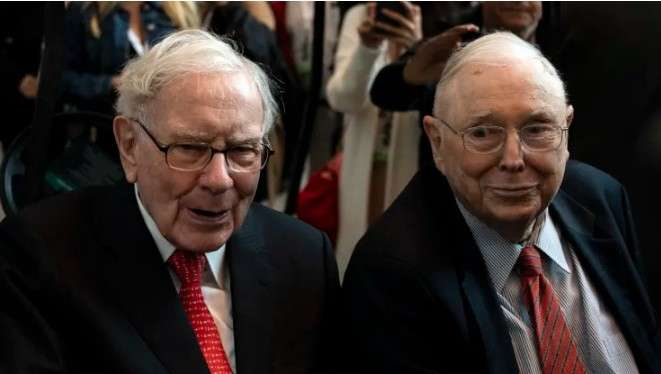Charlie Munger, Who Helped Buffett Build Berkshire, Dies at 99 - Article cover image