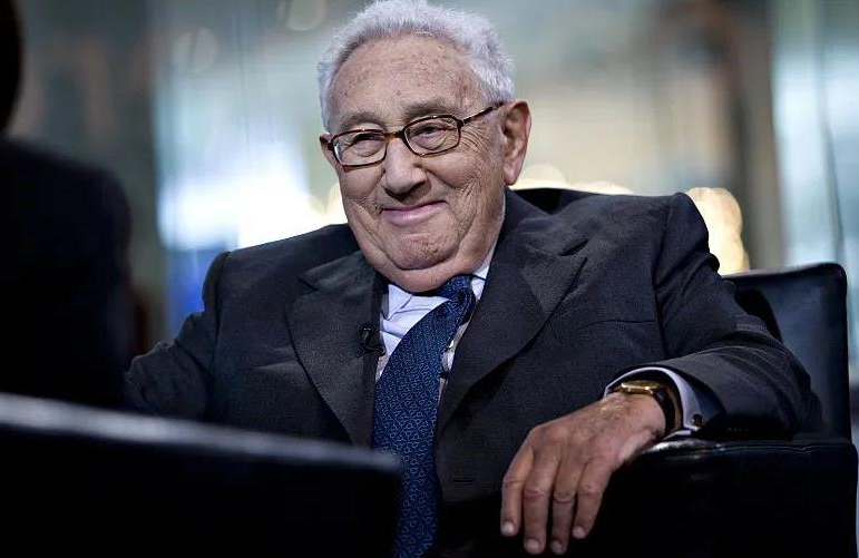 Henry Kissinger, former secretary of state who shaped decades of U.S. policy, dies at 100 - Article cover image